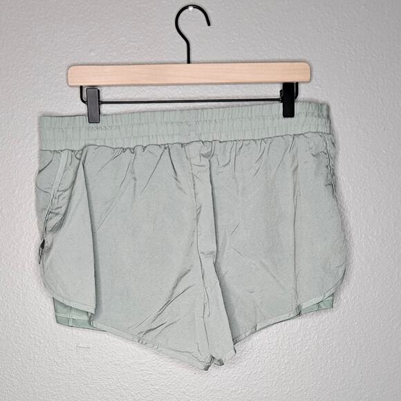 Victoria Secret On Point Running Short - Picture 3 of 5